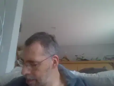 Snapshot of ptitcanard60600 chatting on December 29, 12:34 pm ptitcanard60600 online show from December 29, 12:34 pm