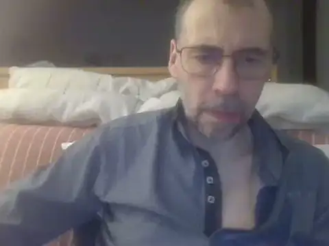 Snapshot of ptitcanard60600 chatting on March 4, 9:43 pm ptitcanard60600 online show from March 4, 9:43 pm