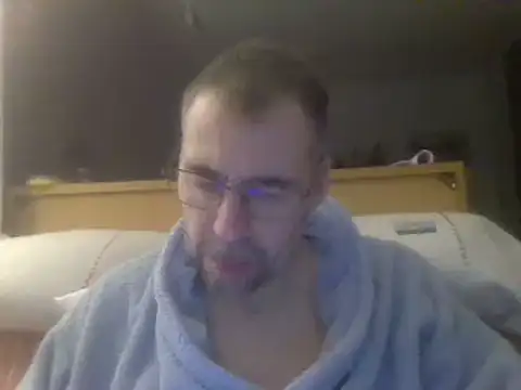 Snapshot of ptitcanard60600 chatting on January 5, 9:36 pm ptitcanard60600 online show from January 5, 9:36 pm