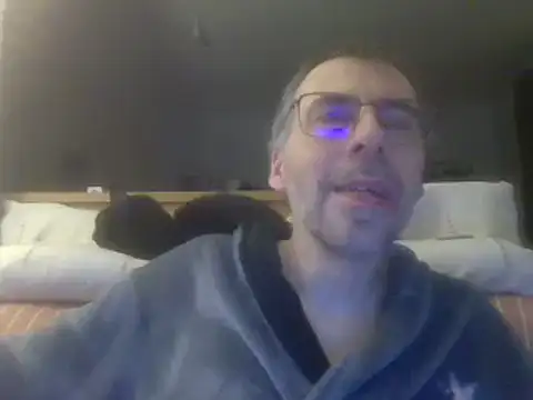 Snapshot of ptitcanard60600 chatting on February 13, 10:33 pm ptitcanard60600 online show from February 13, 10:33 pm