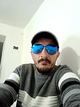 Adriandan1982 online show from April 20, 7:11 am