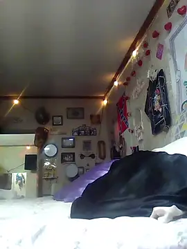 ClydeCan409 online show from April 4, 8:39 pm