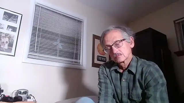Snapshot of hottottrot691 chatting on February 1, 1:12 am hottottrot691 online show from February 1, 1:12 am