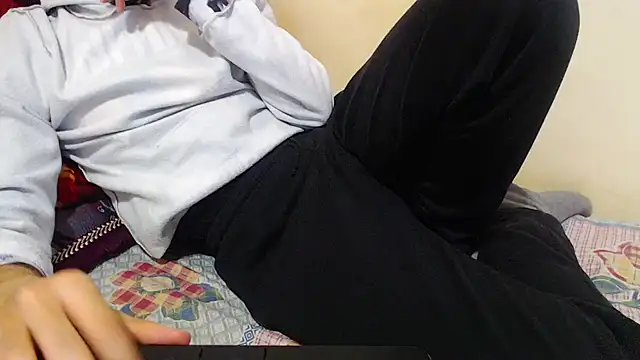 Snapshot of Alexdelarge323 chatting on February 11, 10:37 am Alexdelarge323 online show from February 11, 10:37 am