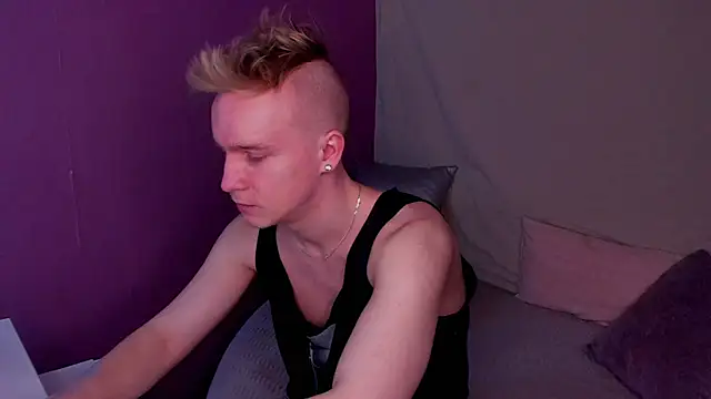 Snapshot of AlexxSweet chatting on March 1, 6:48 am AlexxSweet online show from March 1, 6:48 am