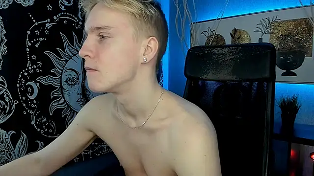 Snapshot of AlexxSweet chatting on December 18, 7:58 am AlexxSweet online show from December 18, 7:58 am