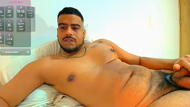 Snapshot of bigpleasure_ chatting on October 1, 11:19 pm bigpleasure online show from October 1, 11:19 pm