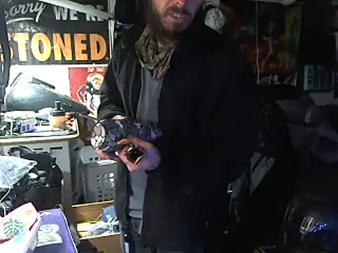 Snapshot of CloudDadddyyy420 chatting on December 22, 8:49 am CloudDadddyyy420 online show from December 22, 8:49 am