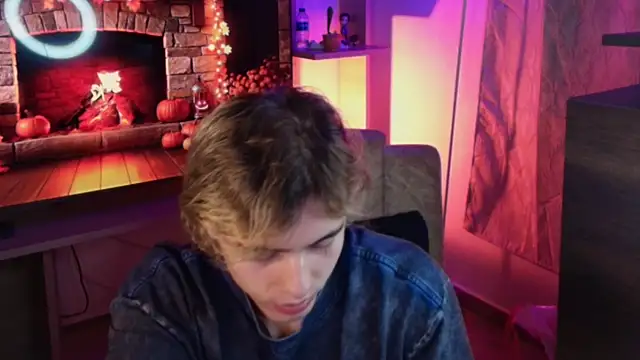 Snapshot of dimitri_tv chatting on October 30, 2:13 am dimitri tv online show from October 30, 2:13 am