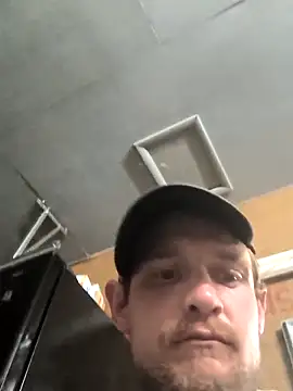 Snapshot of Midwestalpha chatting on October 5, 4:49 am Midwestalpha online show from October 5, 4:49 am