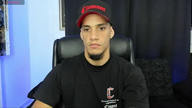jhonnysnow17 online show from May 10, 11:39 pm