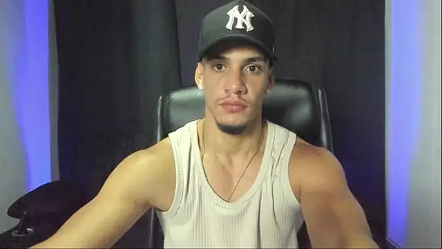 Snapshot of jhonnysnow17 chatting on October 14, 1:23 am jhonnysnow17 online show from October 14, 1:23 am