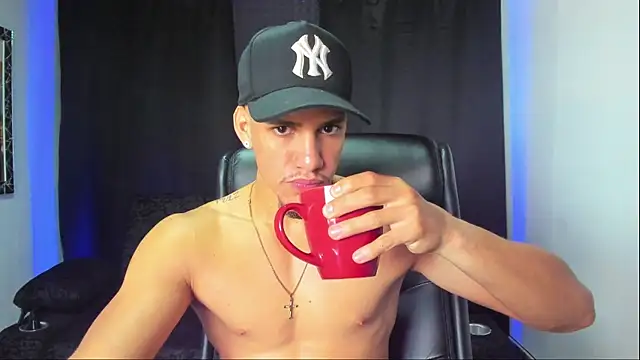 Snapshot of jhonnysnow17 chatting on October 25, 4:09 pm jhonnysnow17 online show from October 25, 4:09 pm