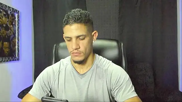 Snapshot of jhonnysnow17 chatting on October 19, 10:57 pm jhonnysnow17 online show from October 19, 10:57 pm