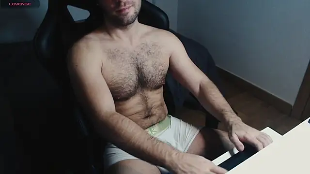 Snapshot of cutehairymacho chatting on March 1, 1:43 am cutehairymacho online show from March 1, 1:43 am
