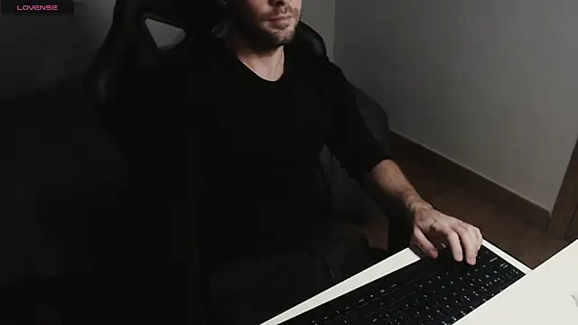 Snapshot of cutehairymacho chatting on March 2, 6:35 pm cutehairymacho online show from March 2, 6:35 pm