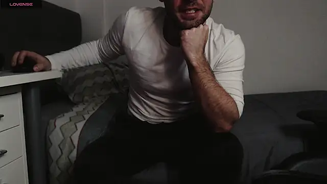 Snapshot of cutehairymacho chatting on February 18, 12:48 am cutehairymacho online show from February 18, 12:48 am