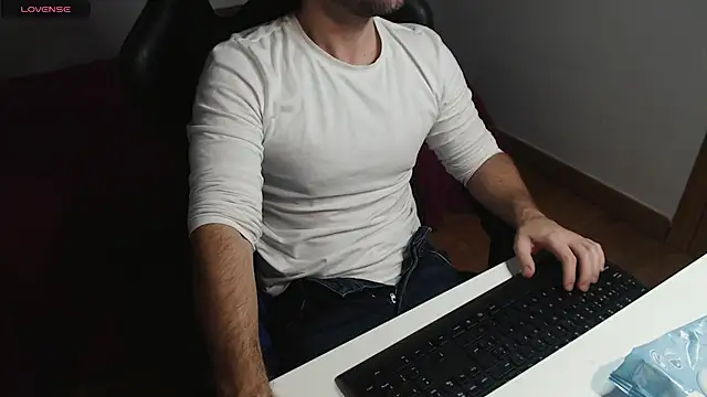 Snapshot of cutehairymacho chatting on March 9, 1:35 am cutehairymacho online show from March 9, 1:35 am