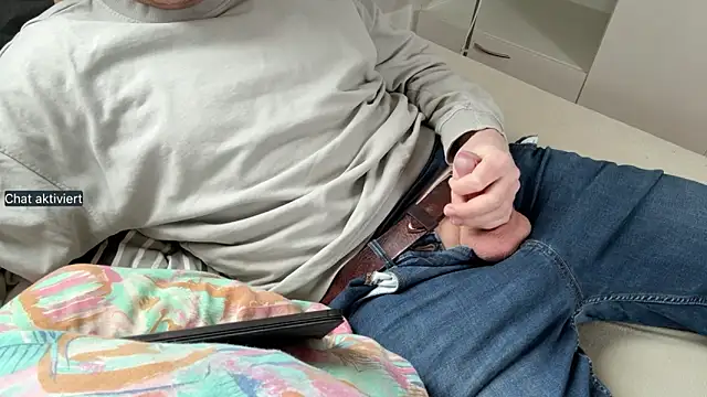 an0nym0us us3r online show from March 13, 1:08 pm