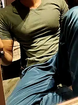 Snapshot of xxxhugedick0001 chatting on March 3, 6:02 am xxxhugedick0001 online show from March 3, 6:02 am