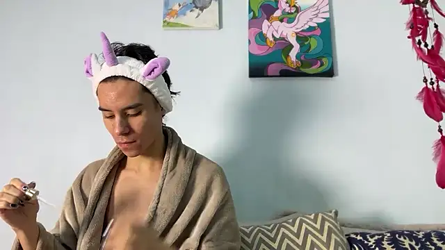 imcoltonalvin online show from December 4, 11:45 pm