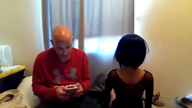 Snapshot of Hydro-Blastz chatting on December 5, 8:45 pm Hydro-Blastz online show from December 5, 8:45 pm