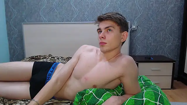 Snapshot of Student_Oliver chatting on January 29, 1:58 am Student Oliver online show from January 29, 1:58 am