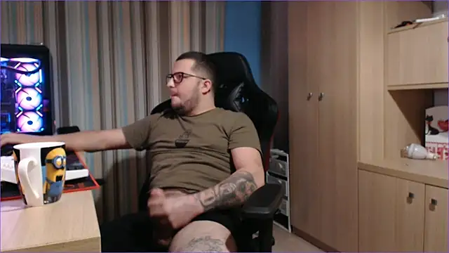 bigpuff hott online show from October 28, 8:33 pm