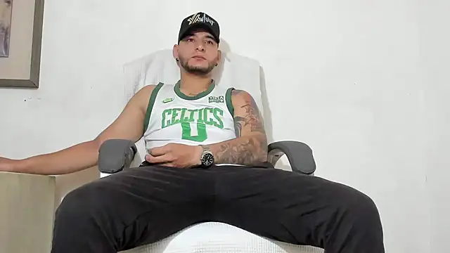 Snapshot of iandygrasso chatting on January 27, 12:05 pm iandygrasso online show from January 27, 12:05 pm