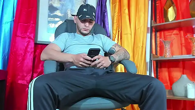 Snapshot of iandygrasso chatting on March 5, 11:49 am iandygrasso online show from March 5, 11:49 am