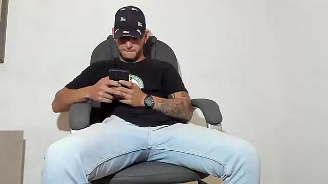 Snapshot of iandygrasso chatting on December 31, 1:08 pm iandygrasso online show from December 31, 1:08 pm
