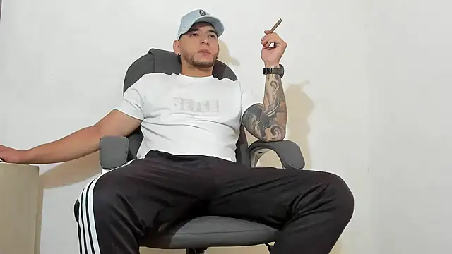 Snapshot of iandygrasso chatting on January 20, 1:00 pm iandygrasso online show from January 20, 1:00 pm