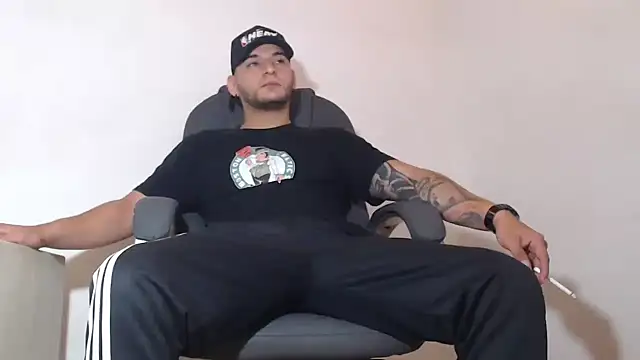 Snapshot of iandygrasso chatting on December 5, 1:28 pm iandygrasso online show from December 5, 1:28 pm