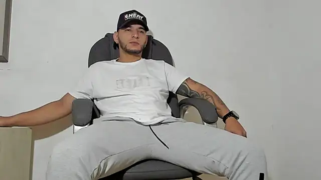 Snapshot of iandygrasso chatting on December 30, 12:42 pm iandygrasso online show from December 30, 12:42 pm