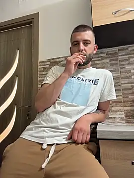 ElChapoGuzman95 online show from April 25, 8:39 pm