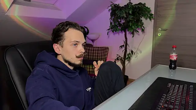 naked psy online show from April 4, 11:35 pm