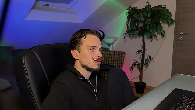 naked psy online show from April 3, 10:50 pm