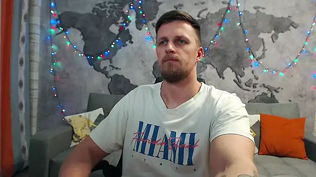 Snapshot of VikingChrisss chatting on December 20, 8:55 pm VikingChrisss online show from December 20, 8:55 pm