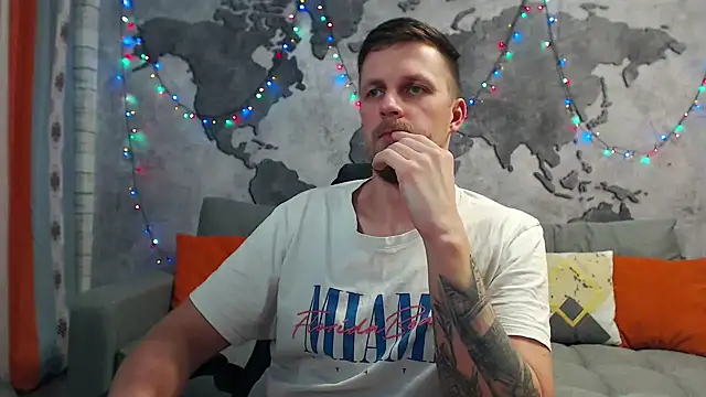 Snapshot of VikingChrisss chatting on December 21, 10:06 am VikingChrisss online show from December 21, 10:06 am