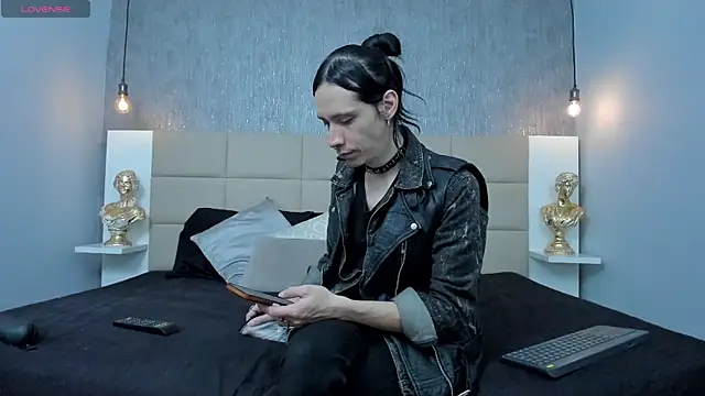 Hecatee 77 online show from April 25, 7:44 pm