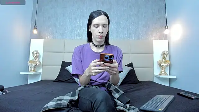 Hecatee 77 online show from April 22, 7:40 pm