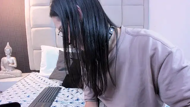 Snapshot of Hecatee_77 chatting on March 5, 7:39 pm Hecatee 77 online show from March 5, 7:39 pm