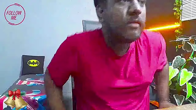 Snapshot of Rayansmith_ chatting on January 1, 8:47 pm Rayansmith online show from January 1, 8:47 pm