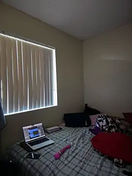 PeterGrandee online show from November 26, 8:45 pm