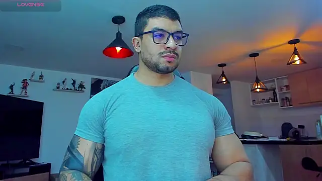 Snapshot of Michael_Diamond chatting on February 13, 2:23 am Michael Diamond online show from February 13, 2:23 am