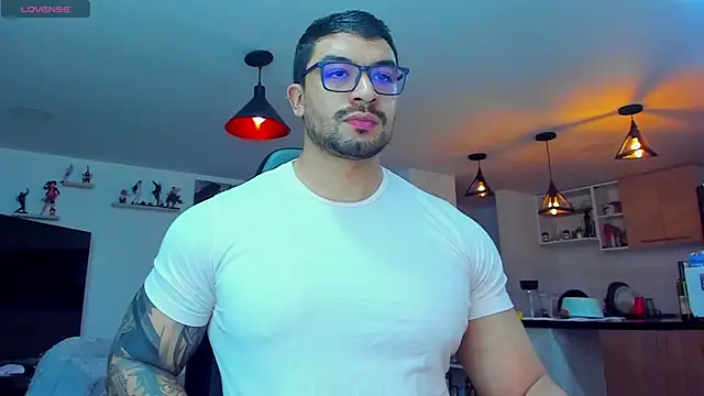 Snapshot of Michael_Diamond chatting on February 18, 2:38 am Michael Diamond online show from February 18, 2:38 am