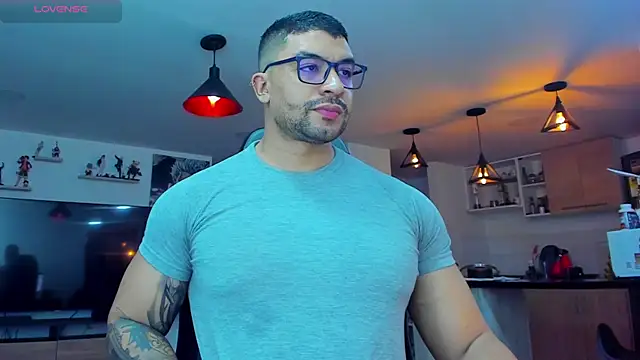 Snapshot of Michael_Diamond chatting on January 17, 3:23 am Michael Diamond online show from January 17, 3:23 am