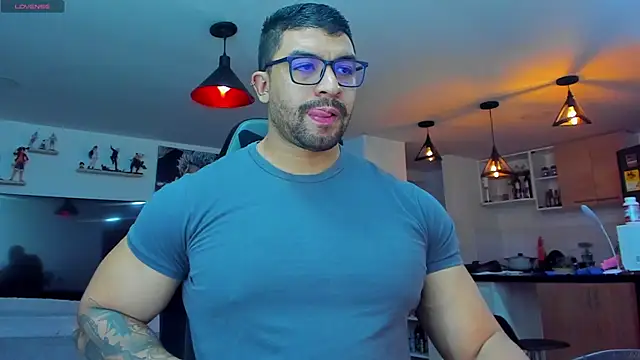 Snapshot of Michael_Diamond chatting on December 12, 2:59 am Michael Diamond online show from December 12, 2:59 am