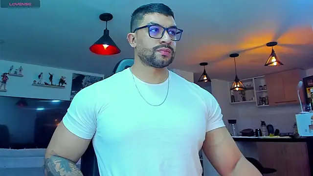 Snapshot of Michael_Diamond chatting on December 30, 1:15 am Michael Diamond online show from December 30, 1:15 am