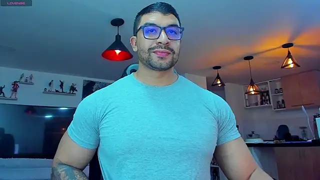 Snapshot of Michael_Diamond chatting on December 10, 2:24 am Michael Diamond online show from December 10, 2:24 am